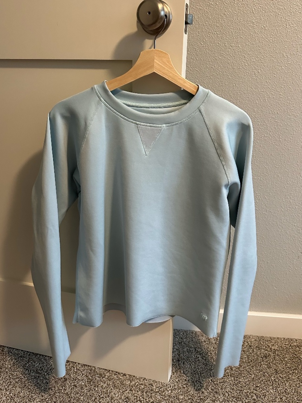 Albion Neo Crop Sweatshirt ~ light blue ~ medium